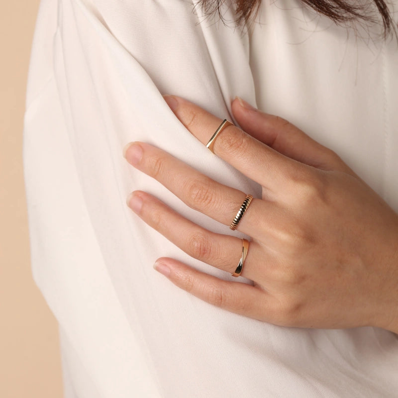 Lorelei 14K Solid Gold Band Ring - YE-UX
